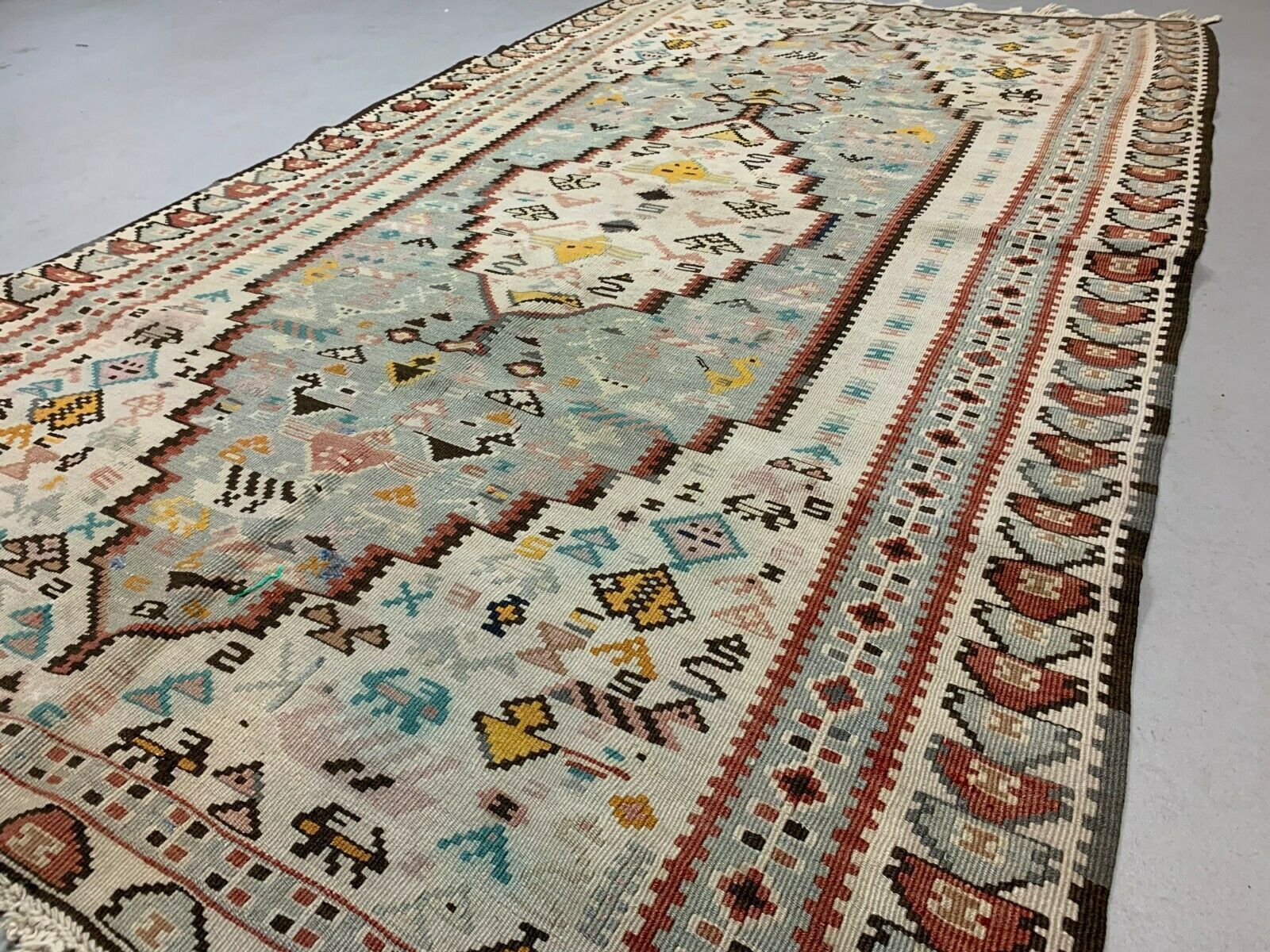 photo furniture Vintage Turkish Kilim Shabby, Country Home, Boho Old Kelim Rug  205x120cm Medium