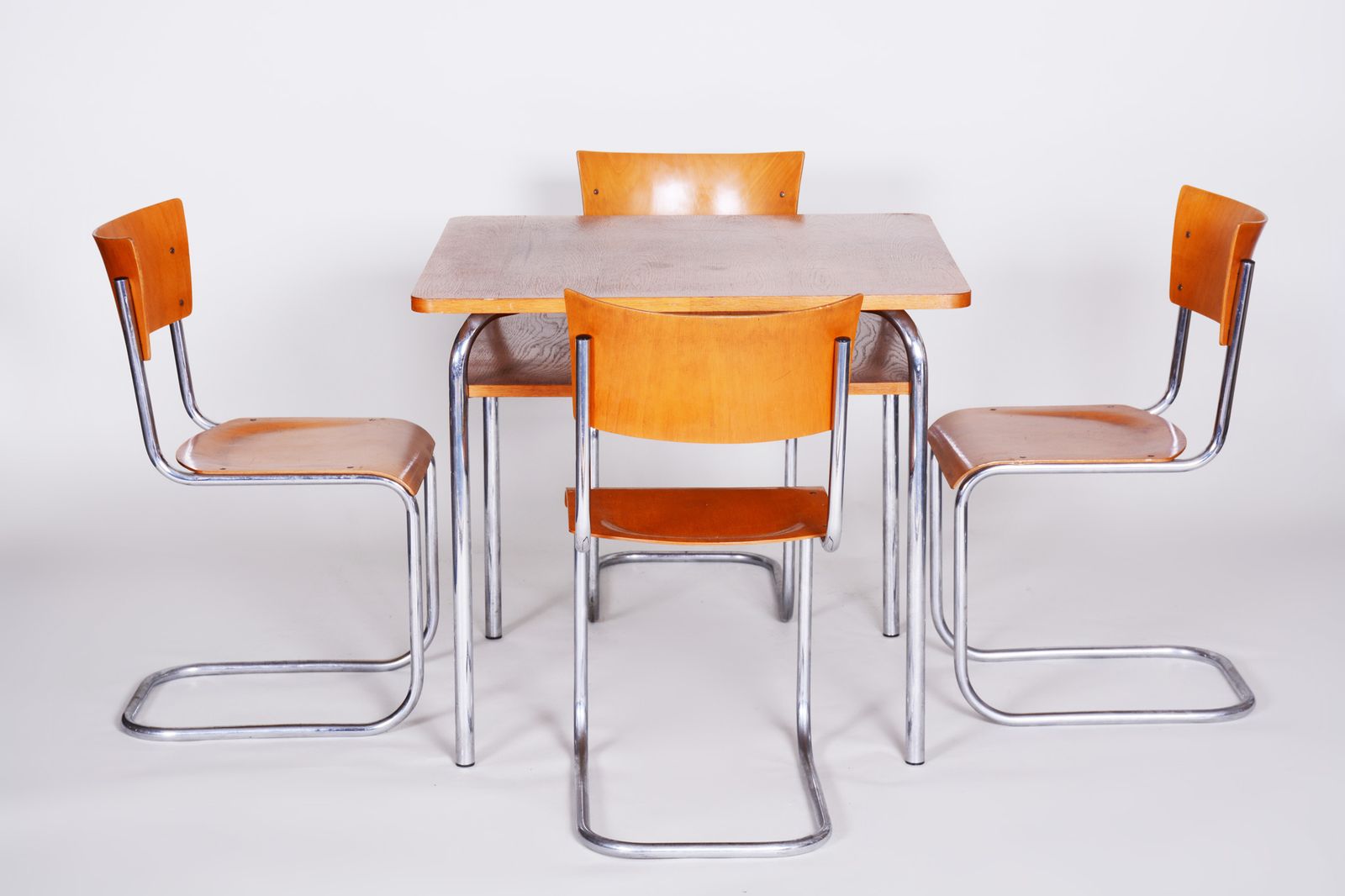 Table Bauhaus photo 630.0