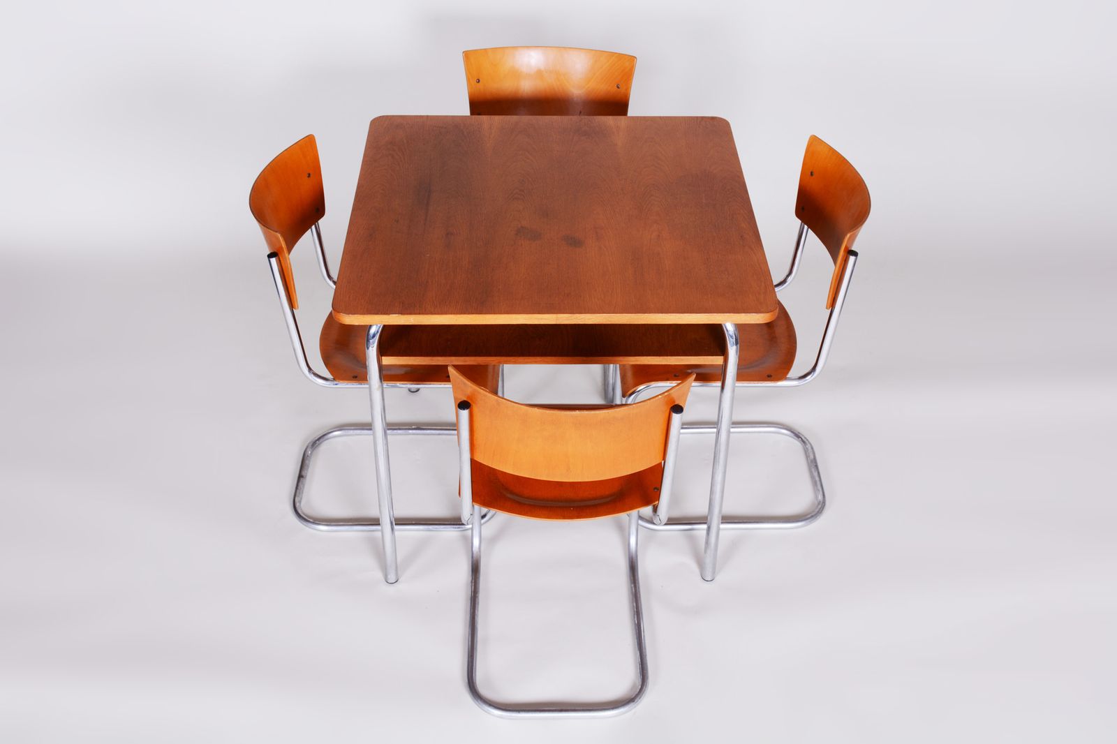 Table Bauhaus photo vinterior