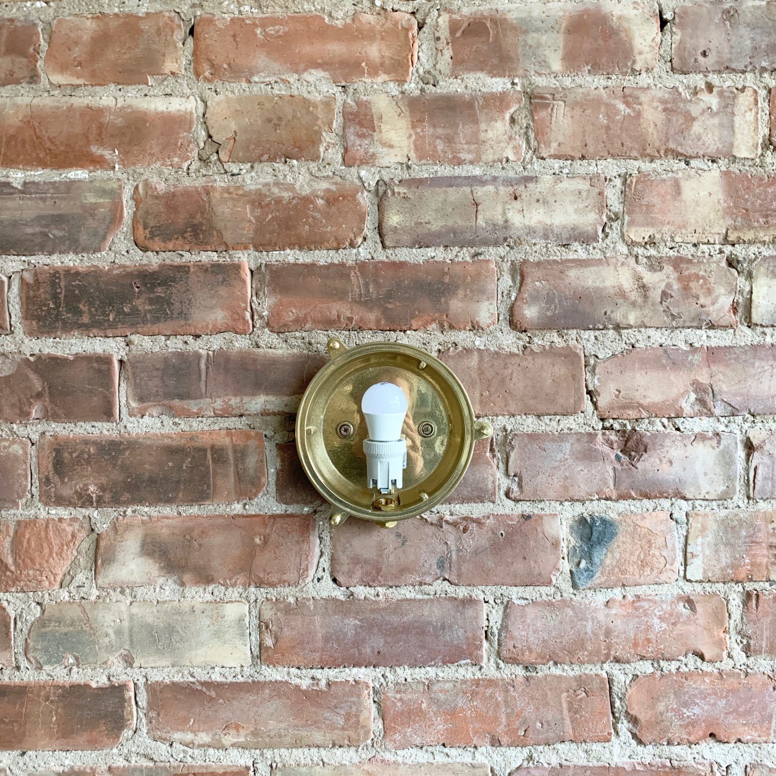 Contemporary Polished Brass Round Bulk Head Wall Light photo vinterior