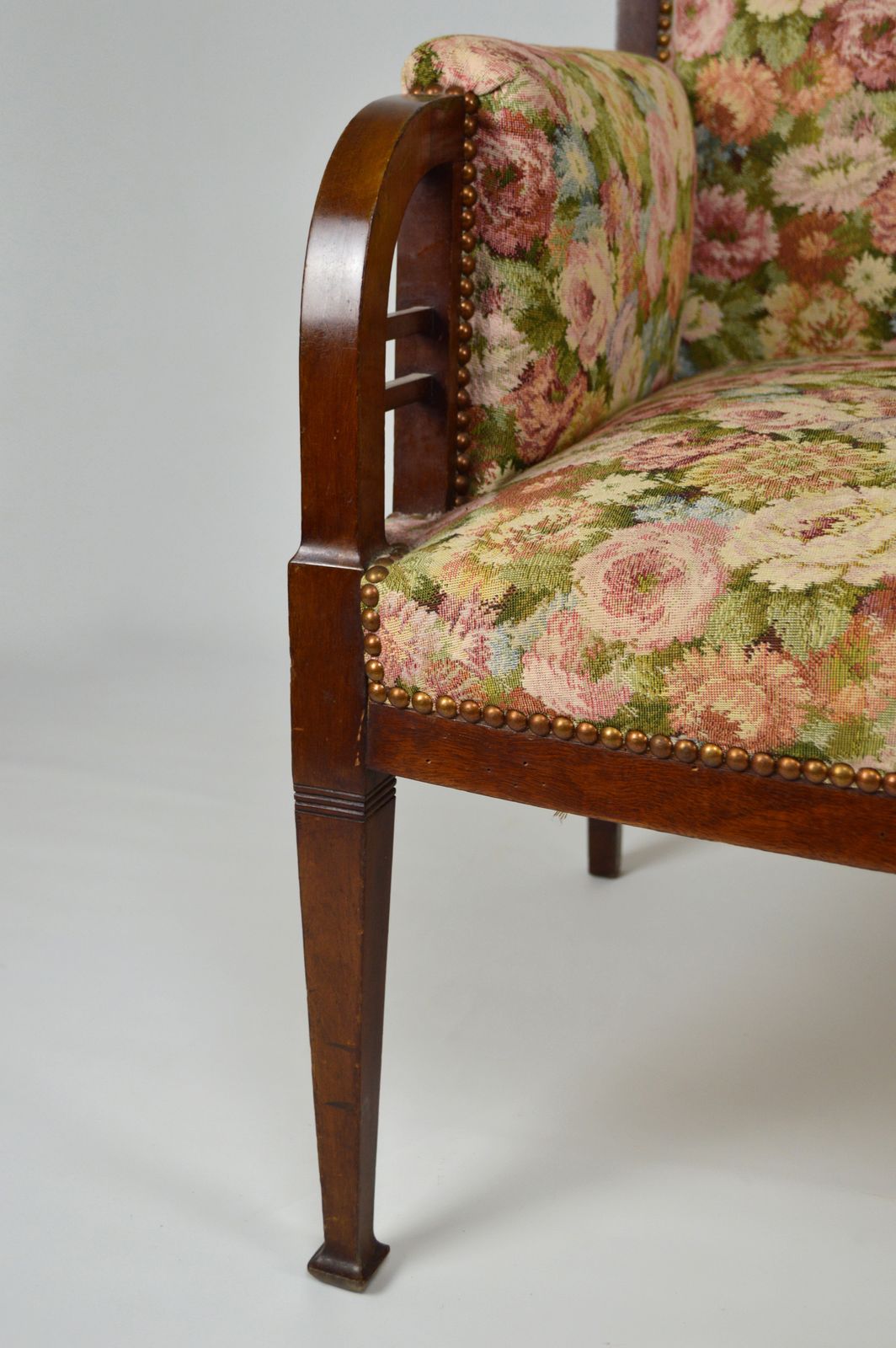 photo vintage Art Nouveau Salon Set In Carved Mahogany On A Floral Theme, Circa 1900