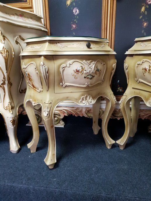 Venetian Commode photo vinterior