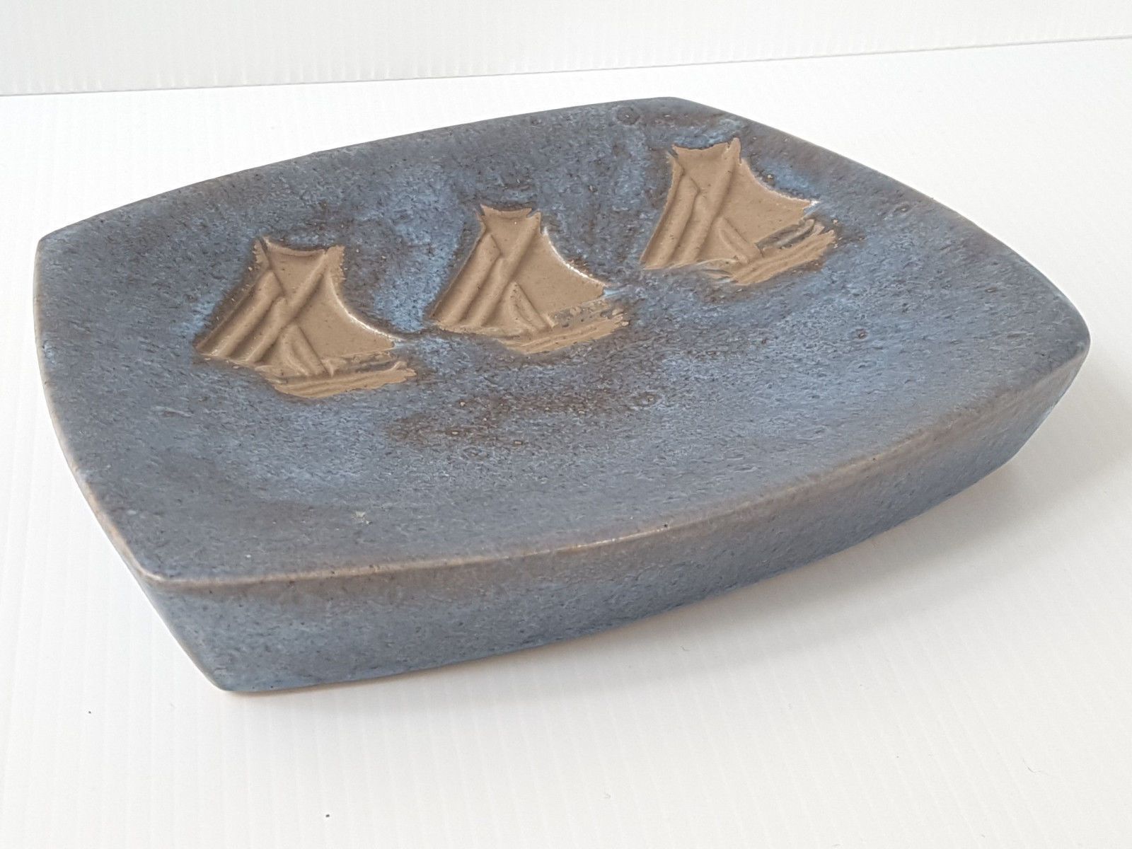 Vide Poche Voiliers Vateaux 1970 En Gres Ceramique Villenauxe En Champagne 70s Miniature 1 Vide Pocket Sailing Boats 1970 In G photo furniture