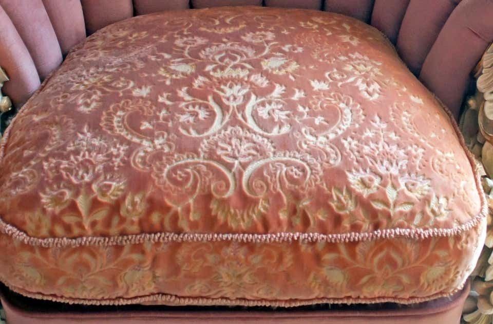 photo furniture Midcentury Venetian Baroque Fancy Velvet Sofa With Two Armchairs, 1950s