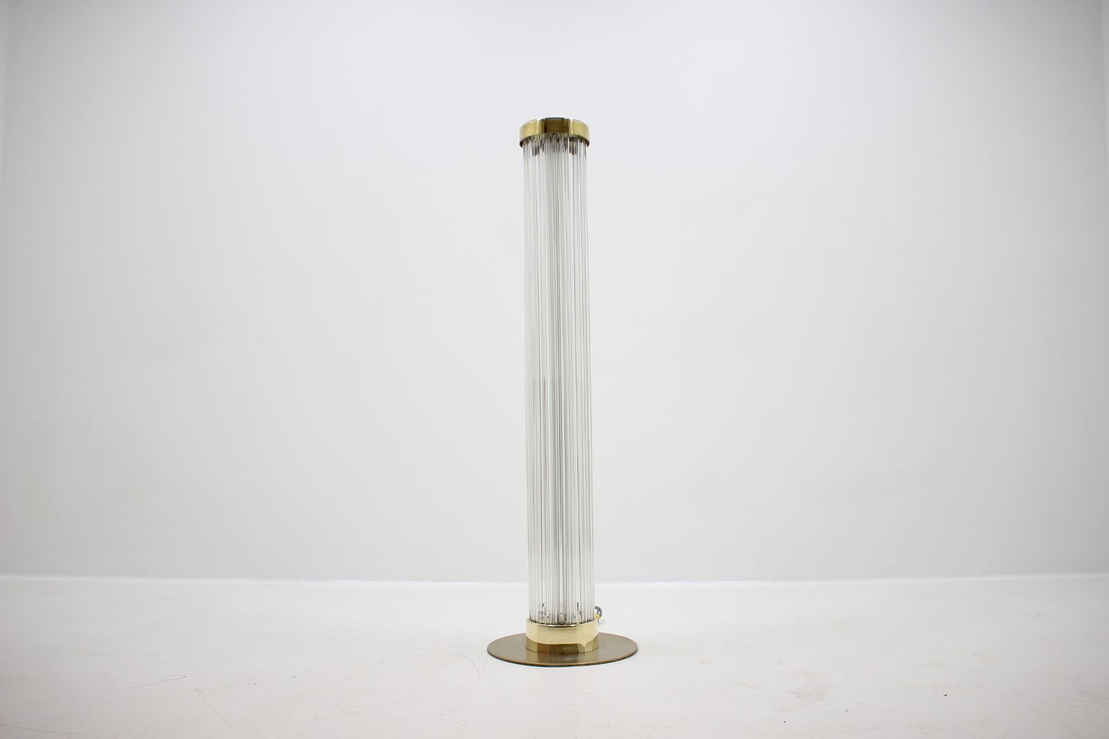 Mid Century Vloerlamp Van Messing En Kunstglas, Zeldzaam Ontwerp – Kamenický šenov/Preciosa, Ca. Jaren 1960.