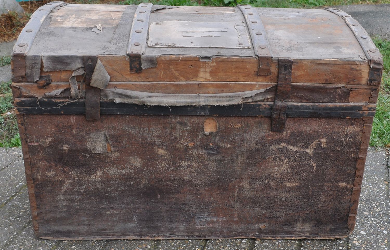 Vintage Leather Travel Trunk photo vinterior