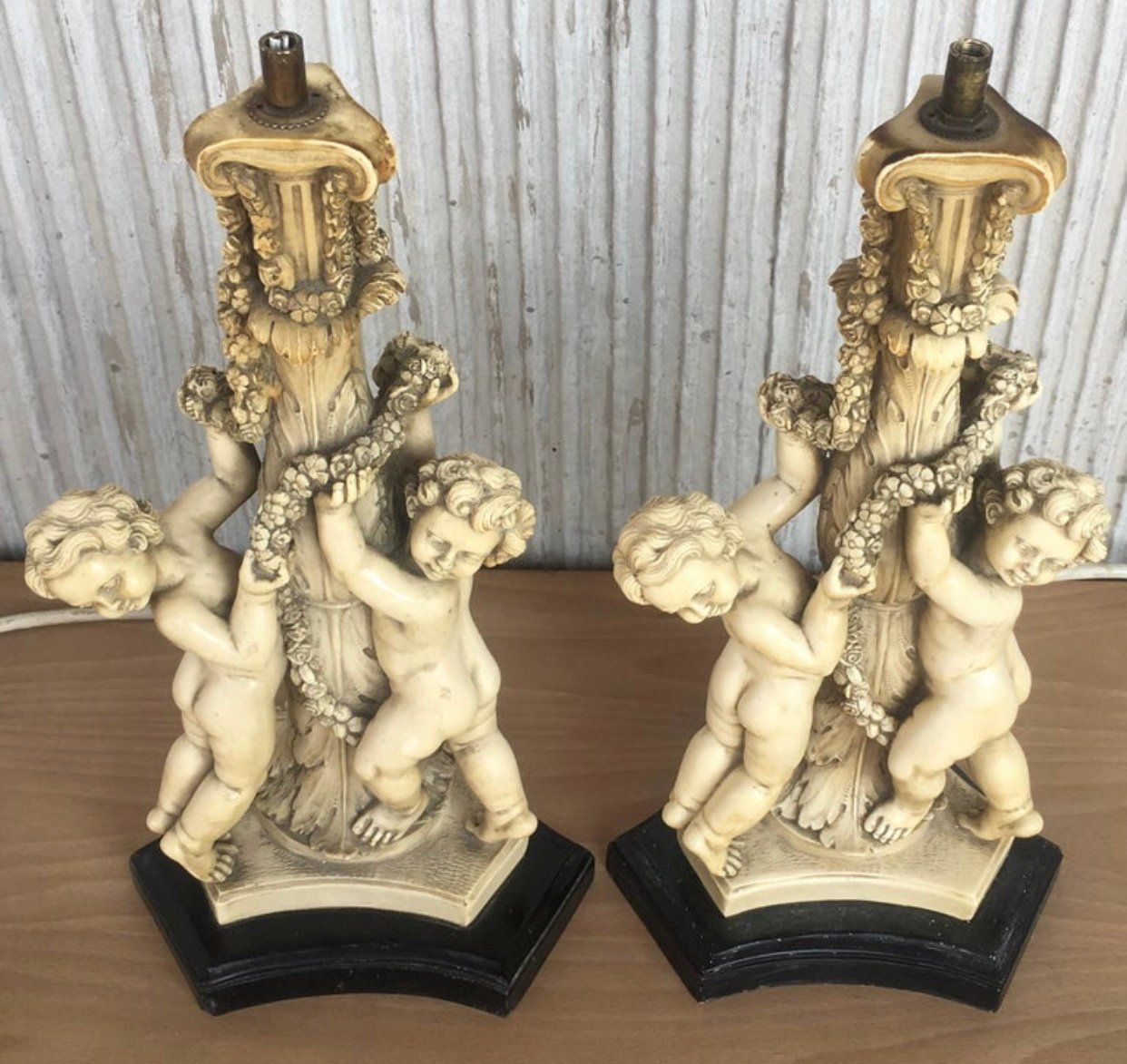 White Resin Cherub Table Lamps By Gino Ruggeri For Tito Bianchi, 1980s, Set Of 2 photo for sale