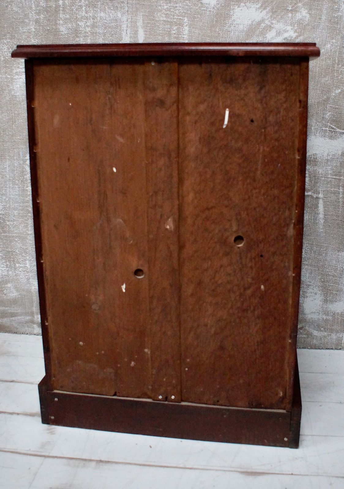 photo vintage Victorian Flame Mahogany Wellington Chest