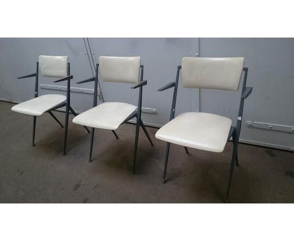 White Chairs By Pyramid Wim Rietveld For Ahrend De Cirkel, 1964, Set Of 3 photo for sale