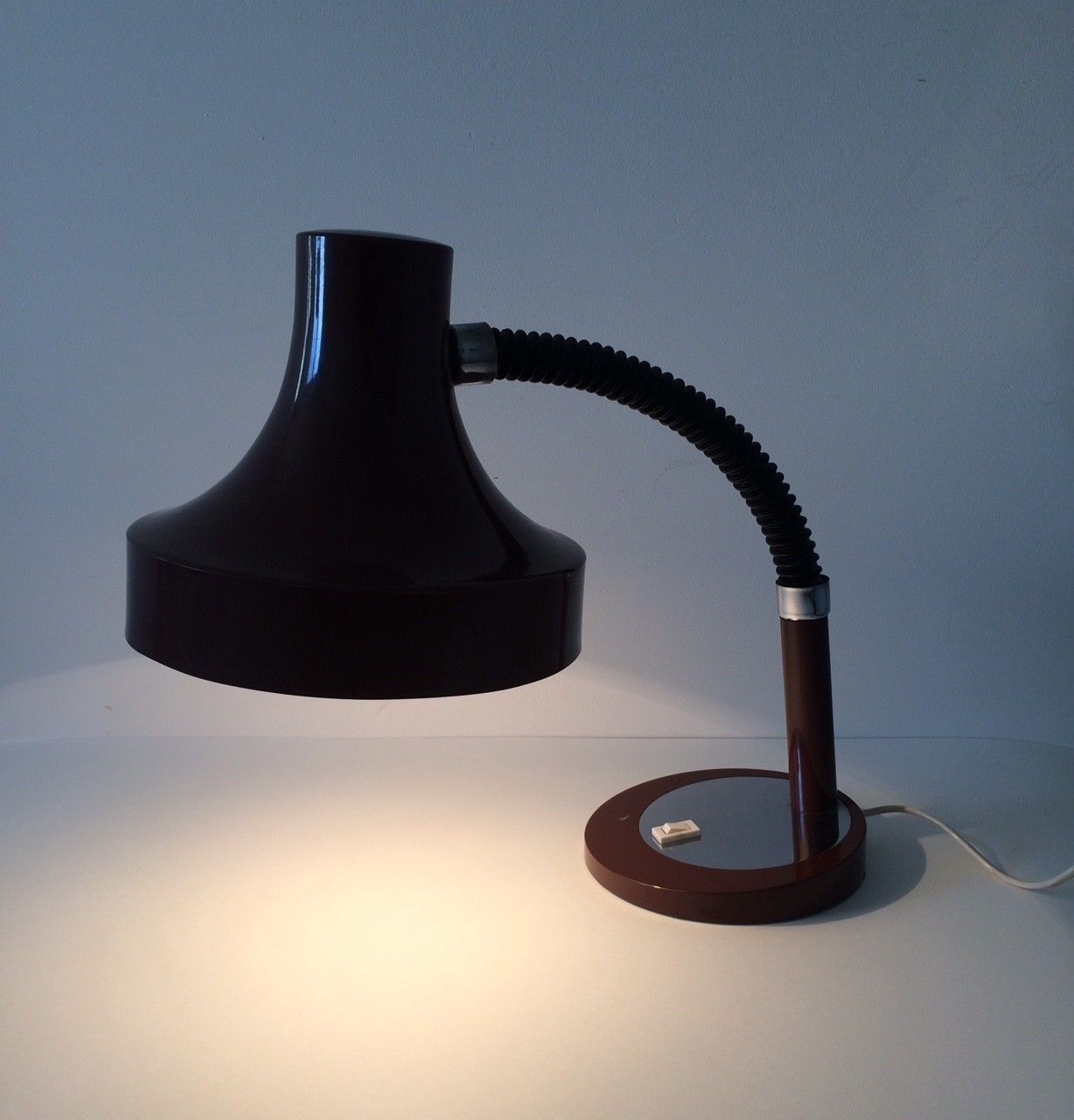 Mid Century Modern Bureaulamp Uit De Jaren 1970, Duits Design, Bruine Oversized Kap photo furniture