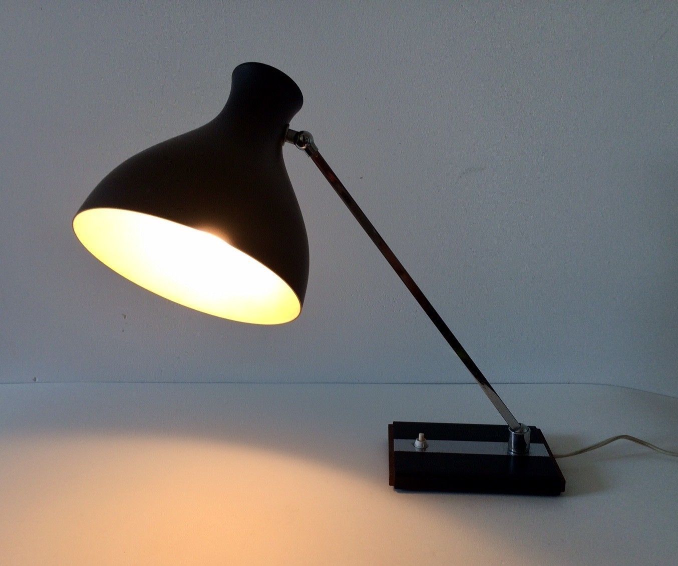 Design Bureaulamp Van Metaal, Chroom En Teak – Ca. Jaren 1960 photo Verlichting