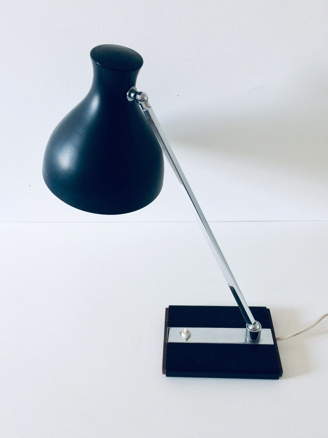 Design Bureaulamp Van Metaal, Chroom En Teak – Ca. Jaren 1960 photo vintage