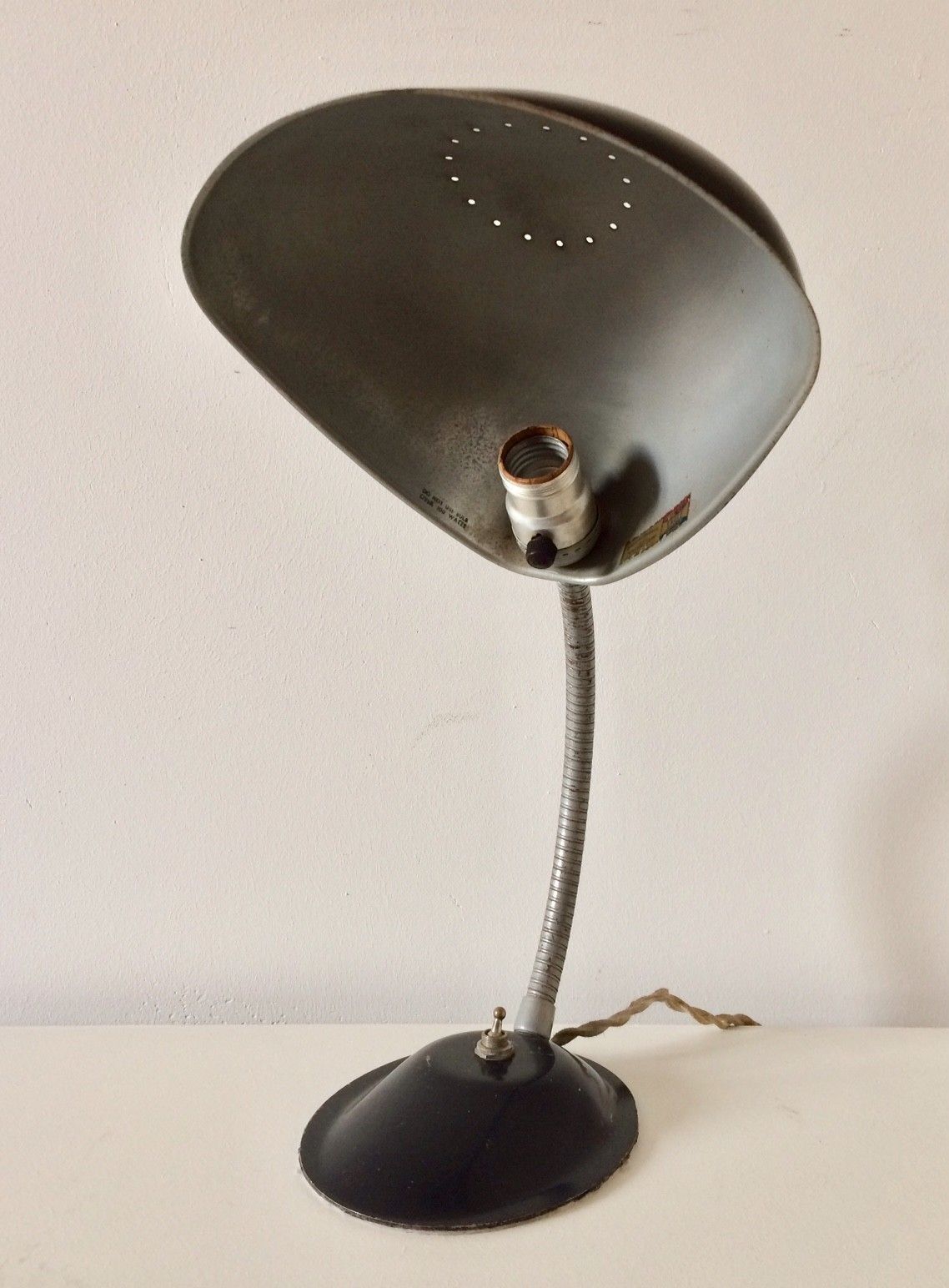 Eagle USA Design – Industriële Verstelbare Metalen Bureaulamp, Ca. Jaren 1940 photo Verlichting