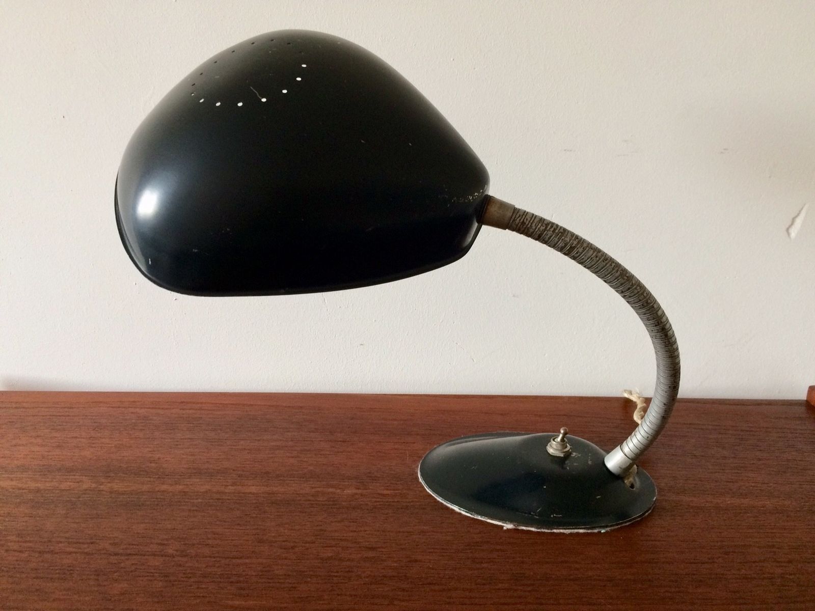 Verlichting Eagle USA Design – Industriële Verstelbare Metalen Bureaulamp, Ca. Jaren 1940 photo