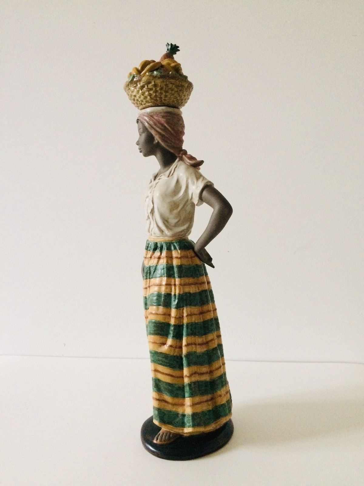 Llardo Nao Antillana N° 406 Lady With Fruit Large Statue, Spain 1984 photo vintage