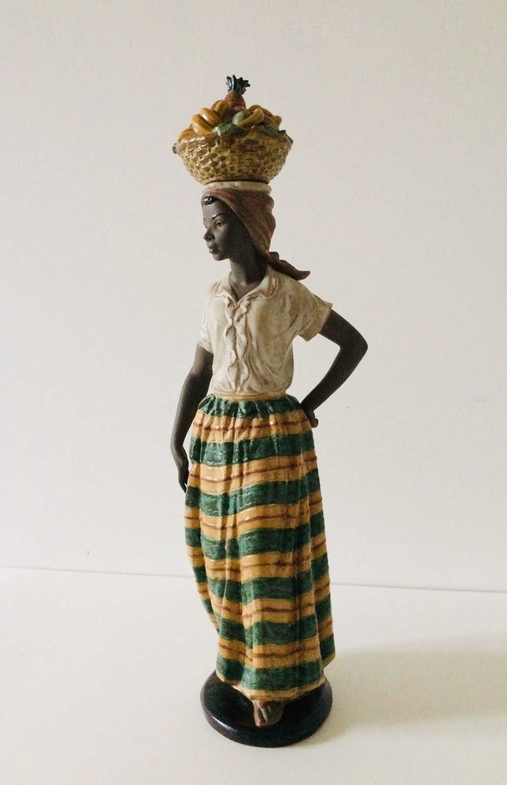 photo furniture Llardo Nao Antillana N° 406 Lady With Fruit Large Statue, Spain 1984
