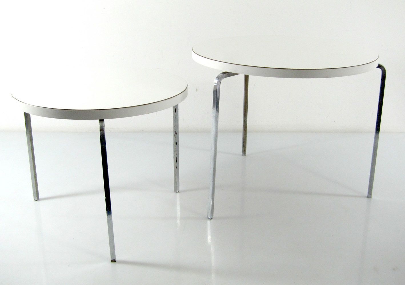Ronde Bijzettafels In Sixties Design photo for sale