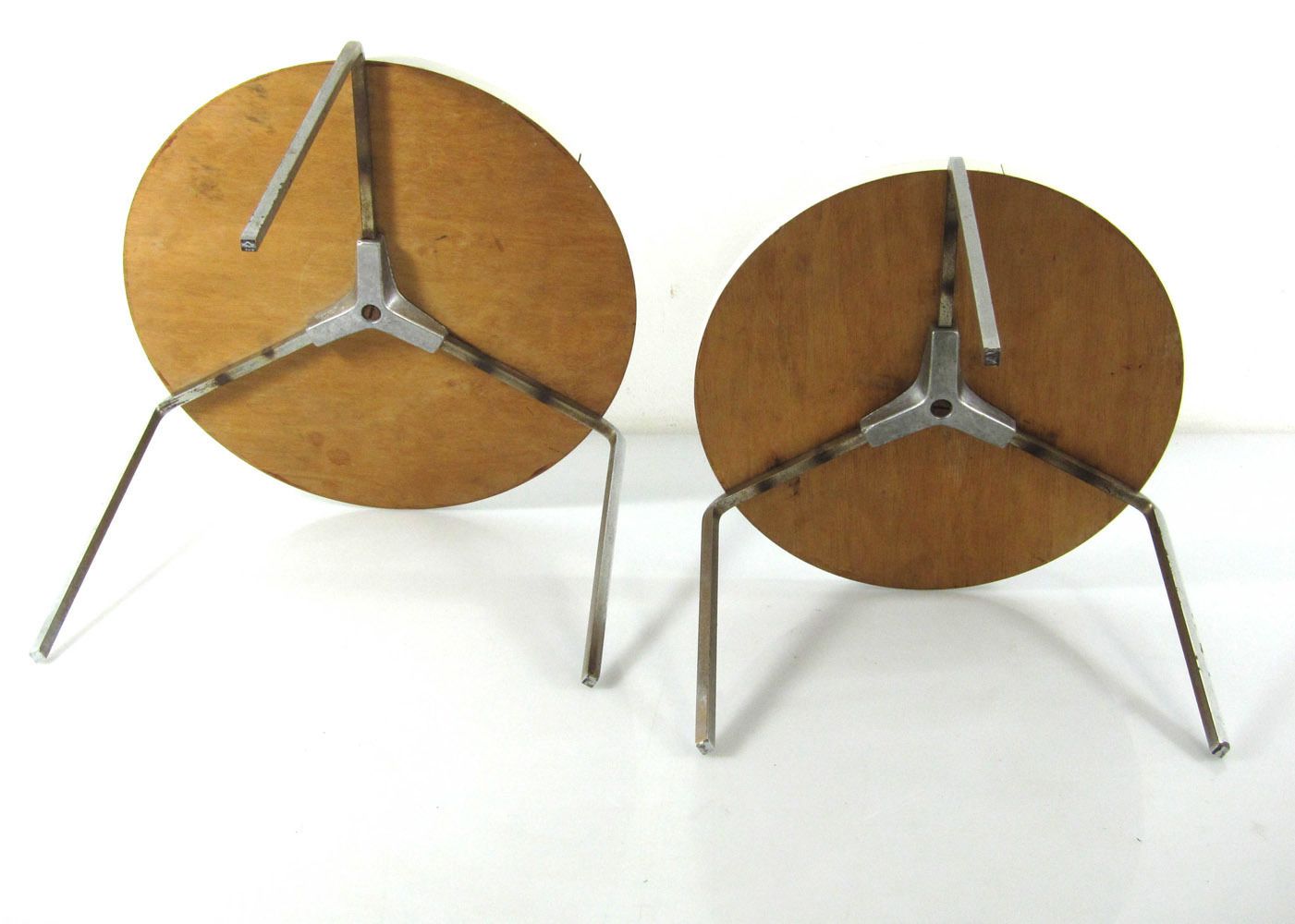 Ronde Bijzettafels In Sixties Design photo 306.0