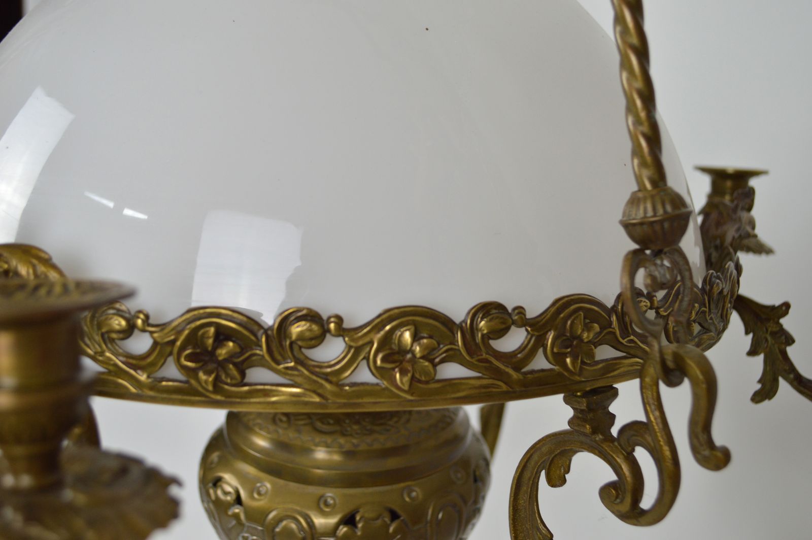 photo vinterior French Large Antique Chandelier In Bronze And Brass
