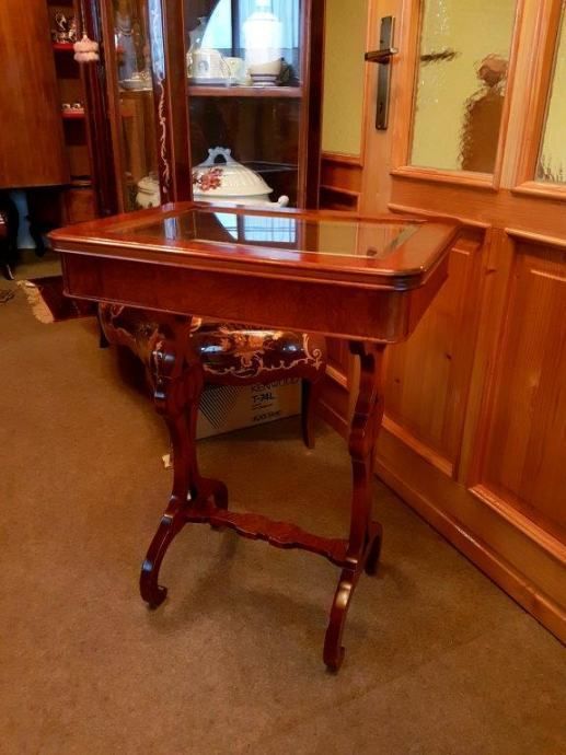Showroom Table With Glass Tray  Excellent Condition photo 1181.0