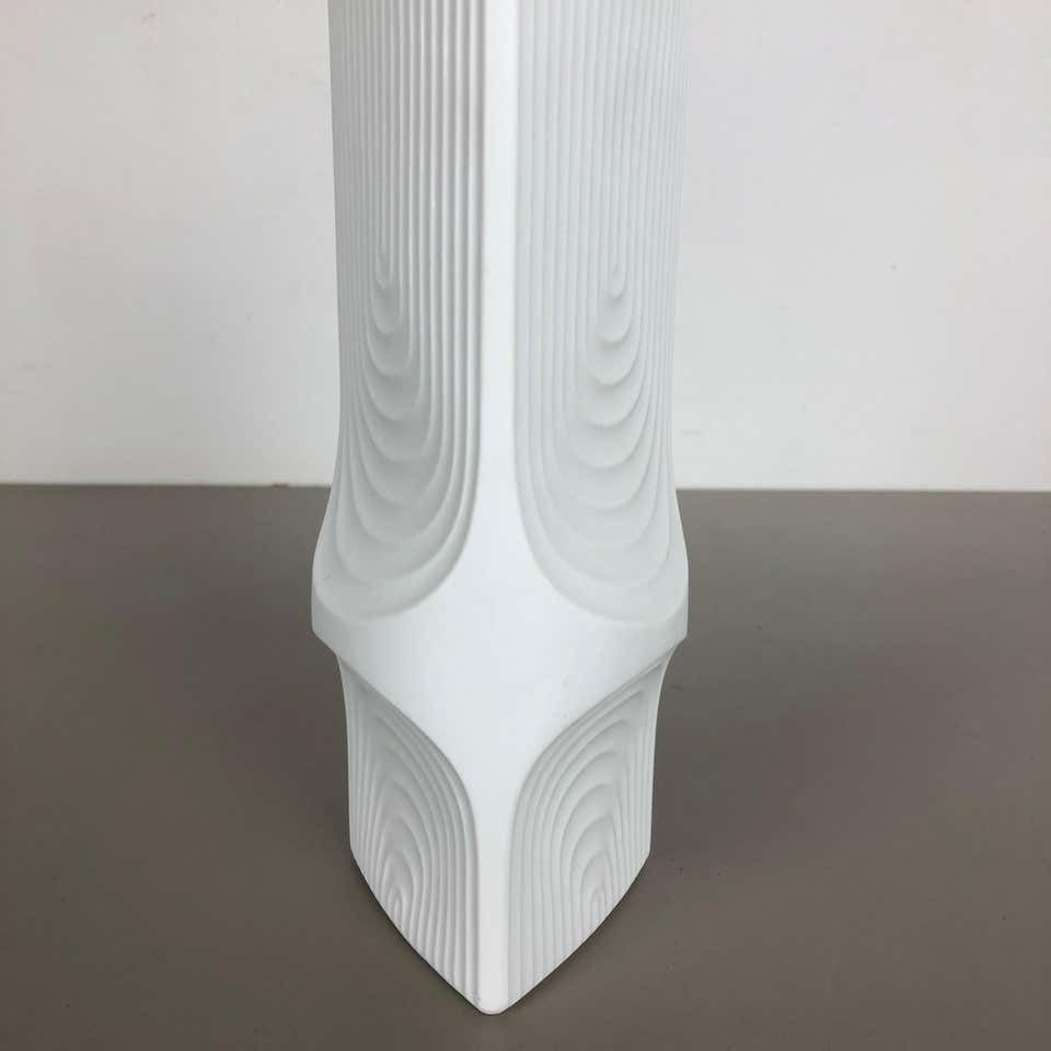 Original 1970s Op Art Biscuit Porcelain German Vase Made By Ak Kaiser, Germany photo vinterior