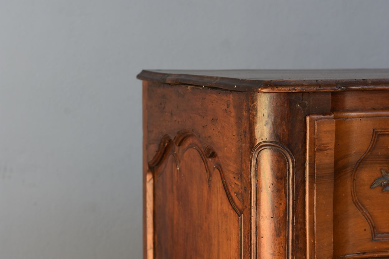 Louis XV Crossbow Chest Of Drawers In Walnut, 18th Century, photo vintage