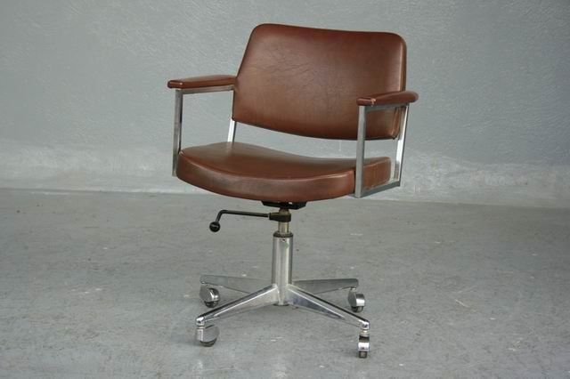 Executive Chair In Leather 1960 Good Condition photo for sale