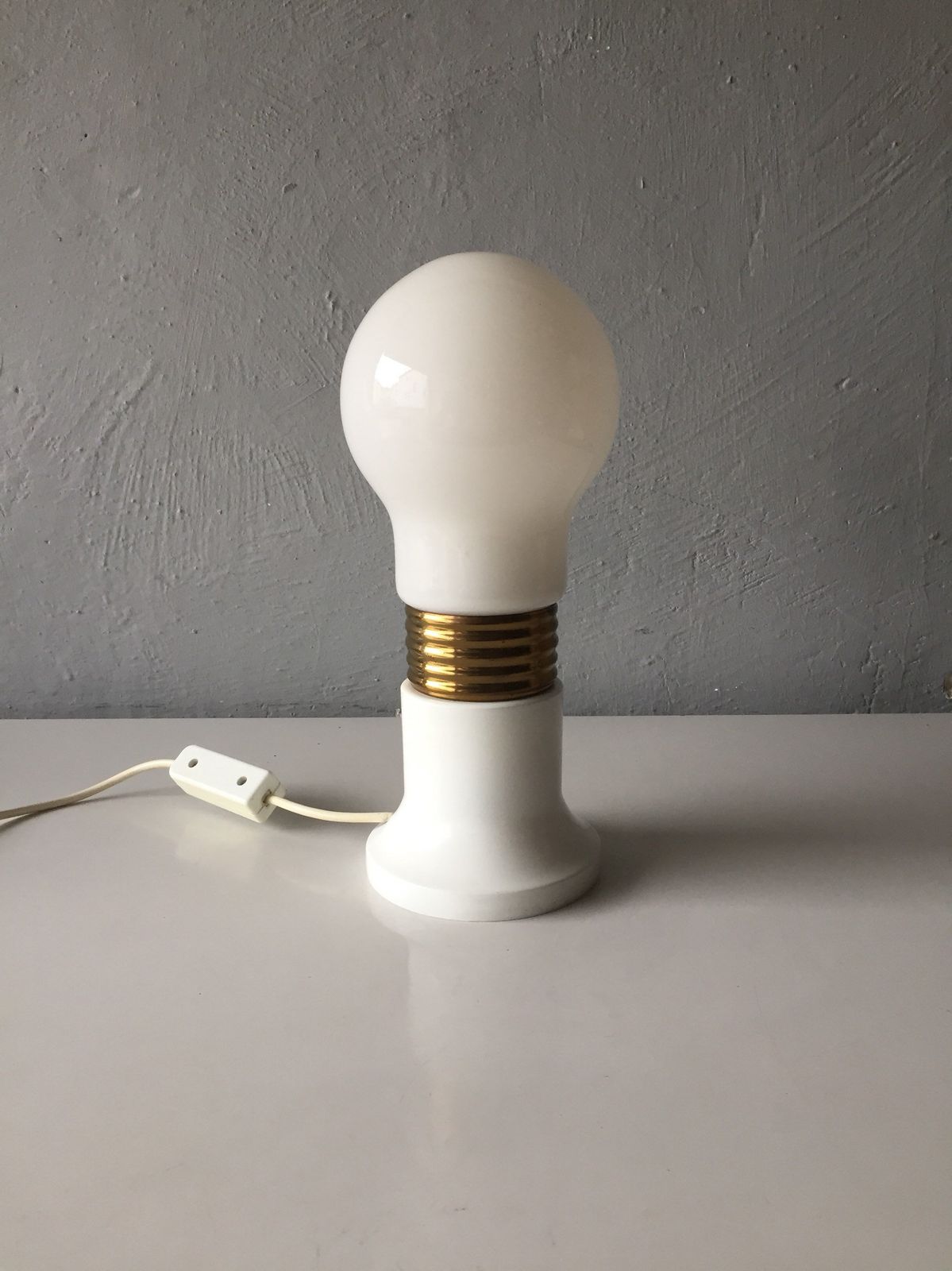 Pure Beauty 70s Milk Glass Bulb Table Lamp   White Metal And Brass Body   Made In Italy