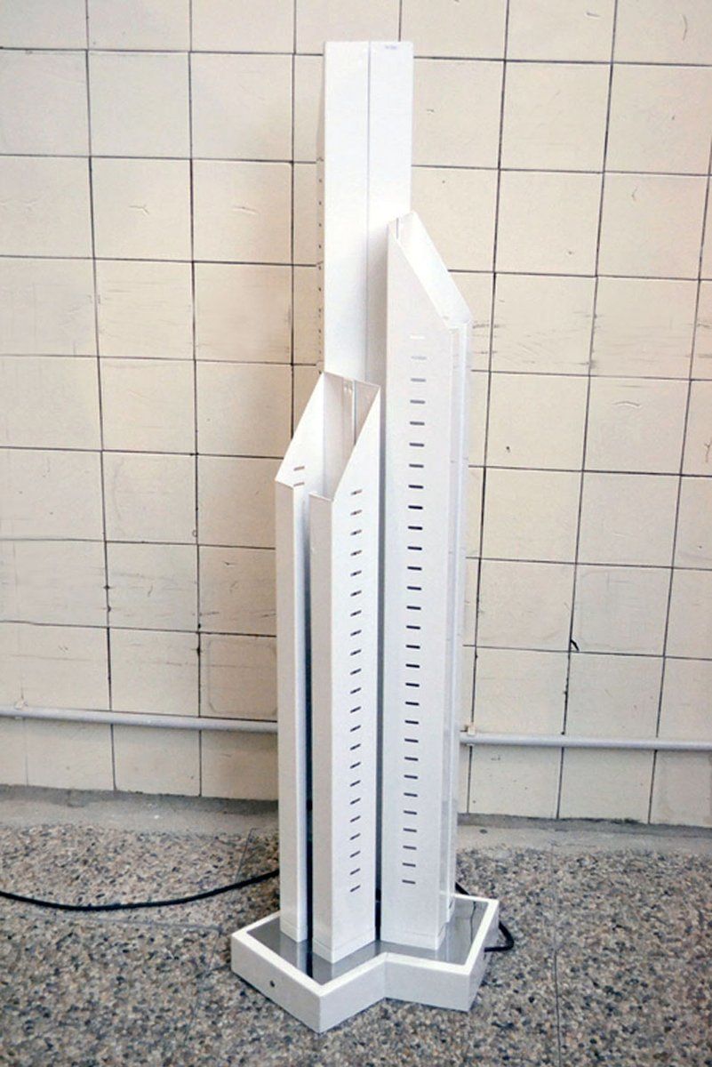 Skyscraper White Lacquered Metal Floor Lamp