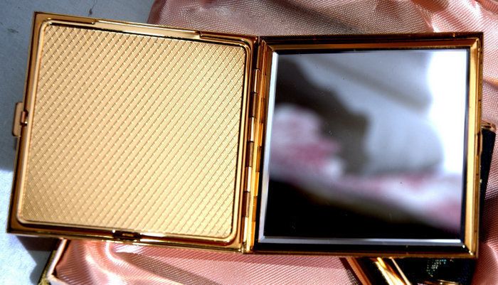 French Pretty Woman Taperstry Set Powder Compact / Lipstick photo furniture