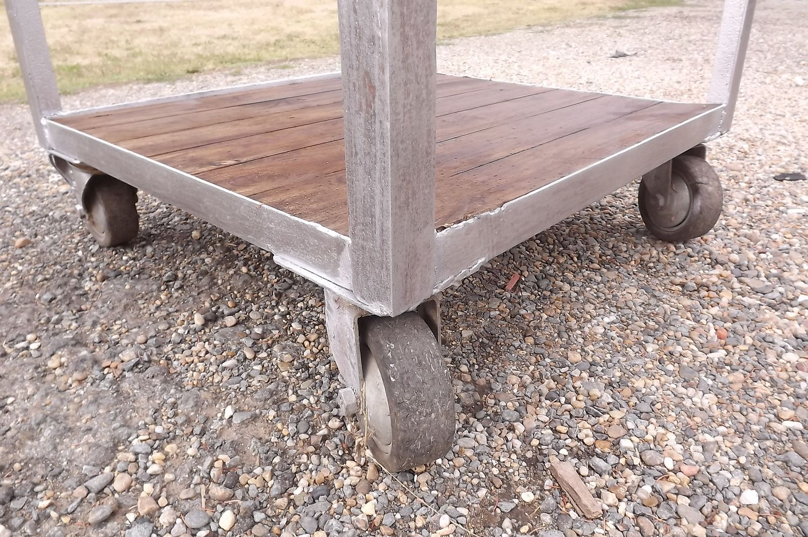 Table Industrial Iron And Wood photo vinterior