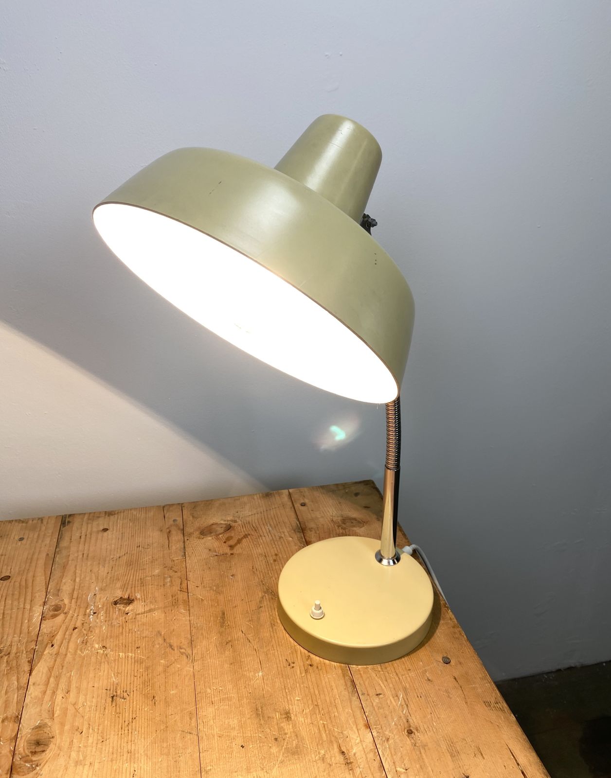 photo furniture Beige Gooseneck Table Lamp, 1960s