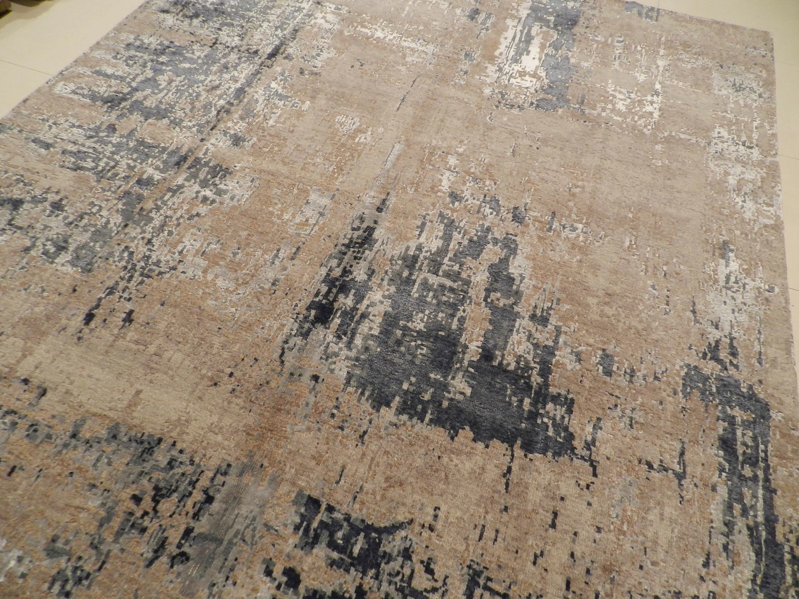 Alfombra Rajasthan Carpet From Zenza Contemporary Art & Deco photo for sale