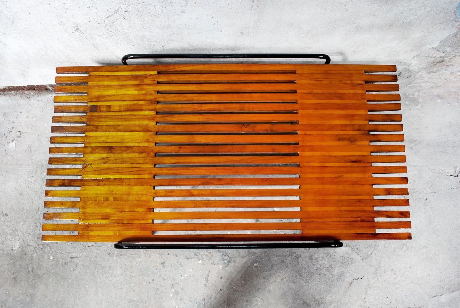 Salontafel Van Kersenhout En Metaal, In De Stijl Van Ettore Sottsass, Italië, Ca. Jaren 1950 photo Meubels