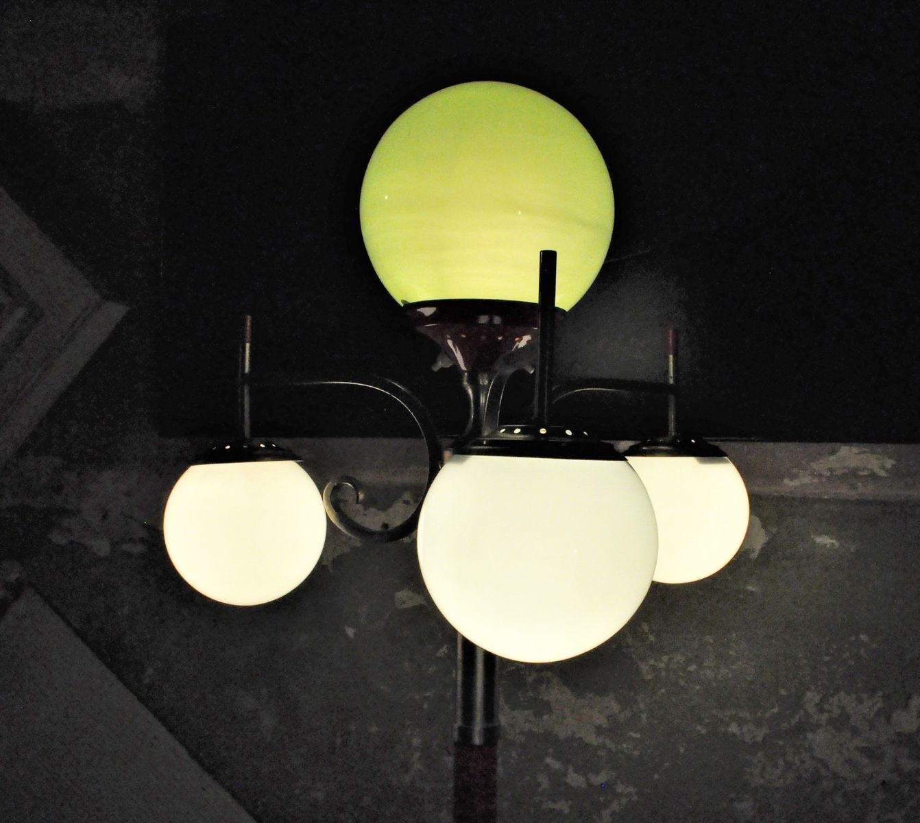 Italiaanse Vloerlamp, Jaren 1960 photo for sale
