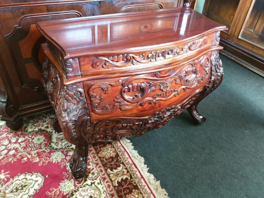 photo vintage Beautiful Baroque Chest Of Drawers