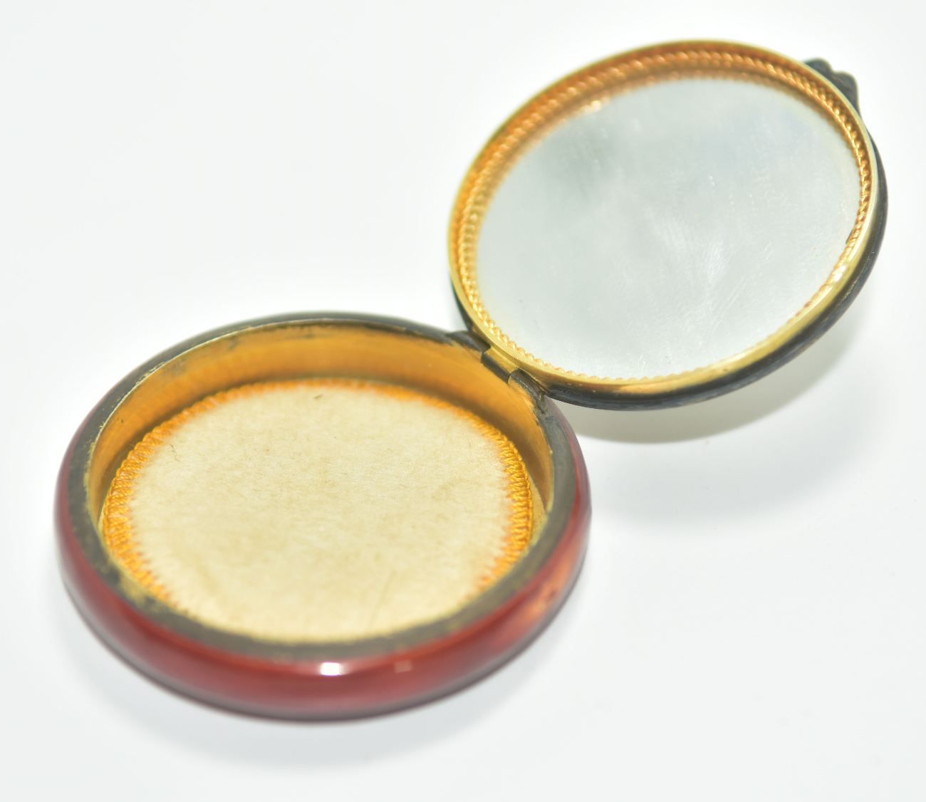 Powder Compact Medallion Painted Enameled Gallant Scene, Xi Xth Century photo furniture