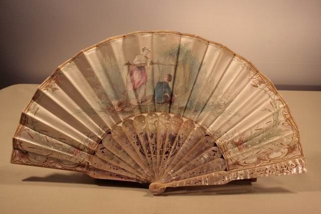 photo vintage Mother Of Pearl And Painted Silk Fan, Xi Xth Century