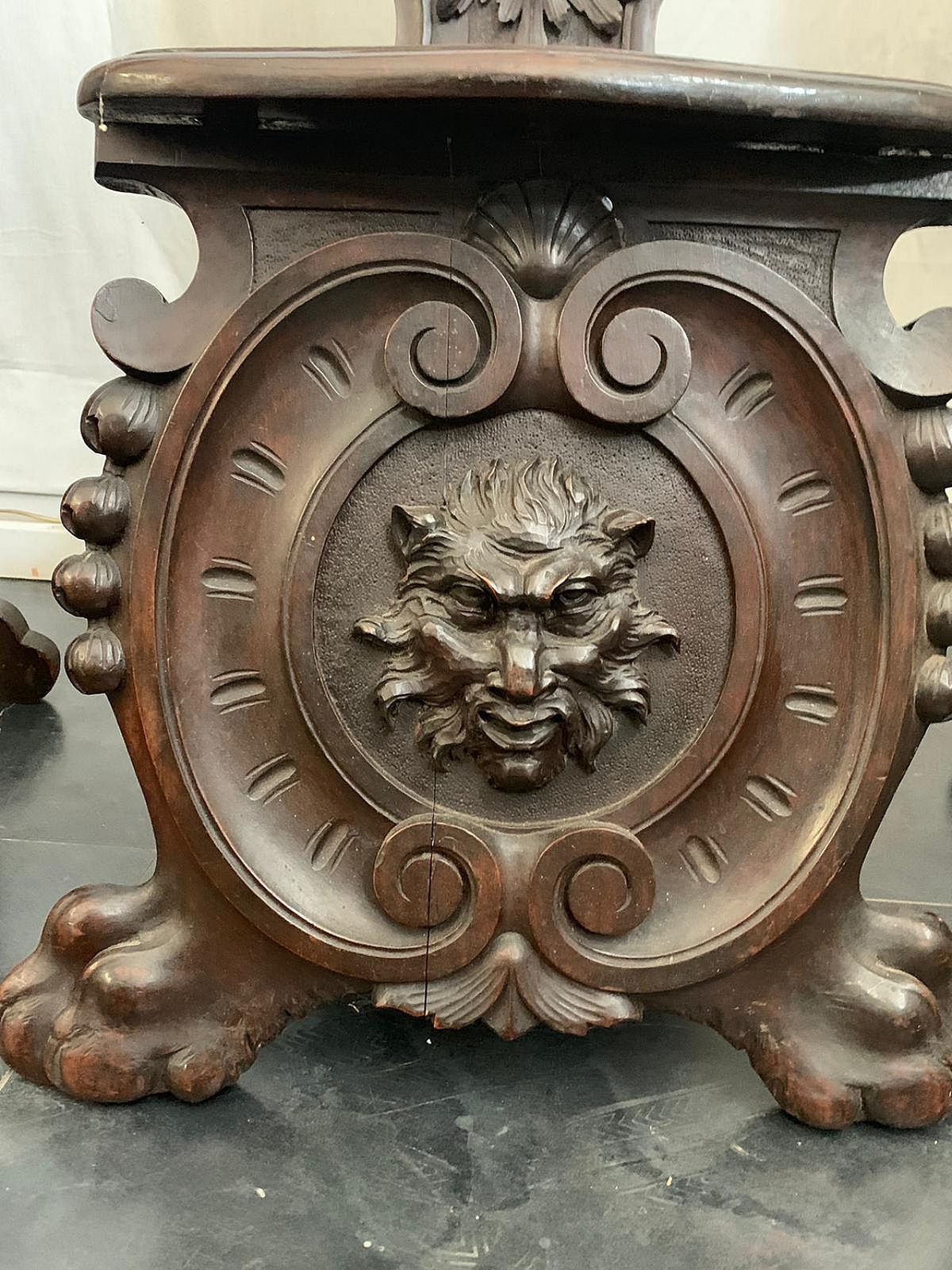 photo furniture Finely Carved Neo Renaissance Chair
