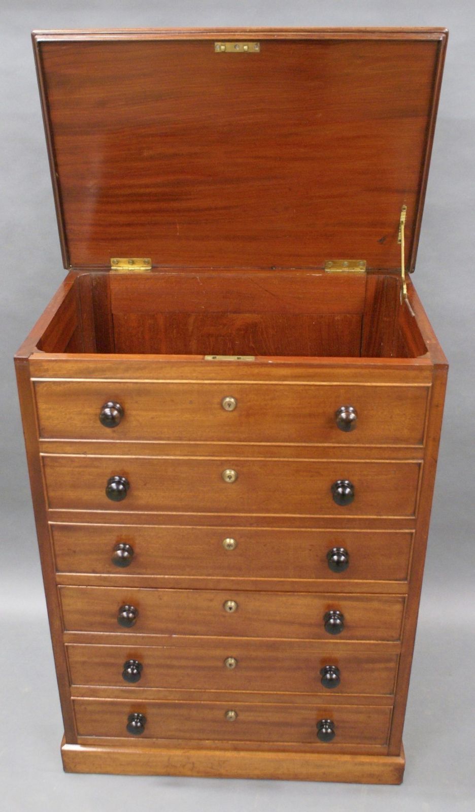 An Unusual George III Mahogany Chest Of Drawers photo vinterior