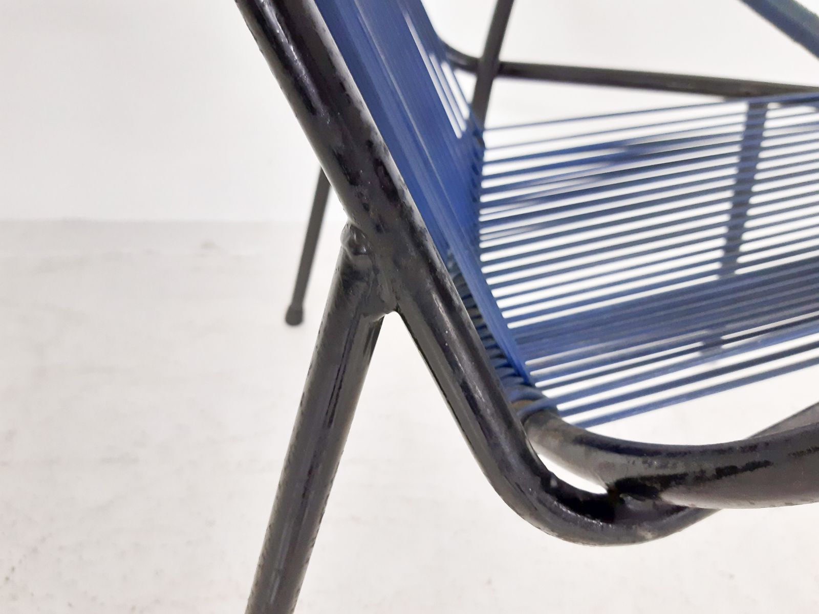 photo for sale Mid Century Buitenfauteuil Met Plastic Draadwerk