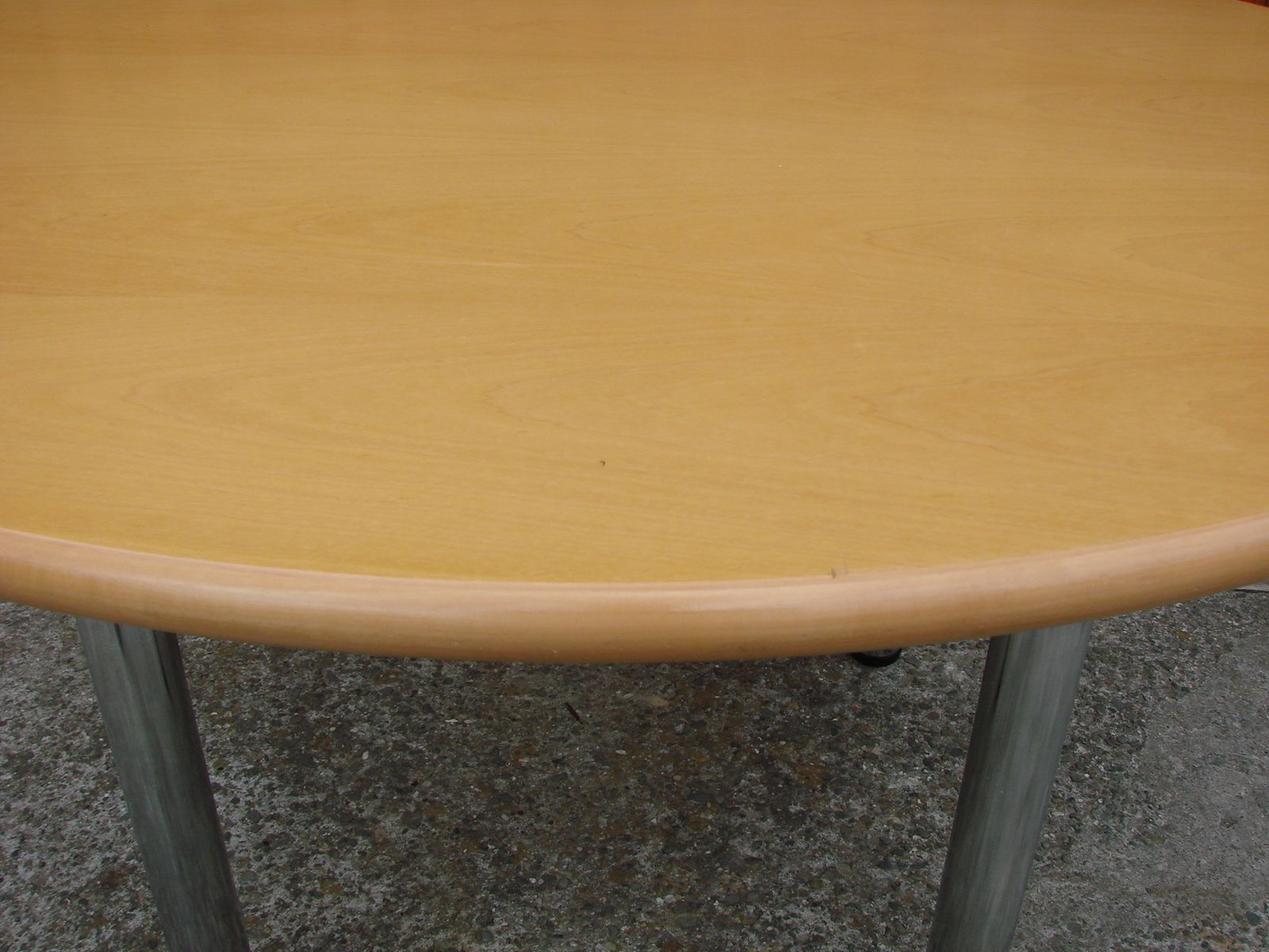 Round Table, 1980s photo vintage