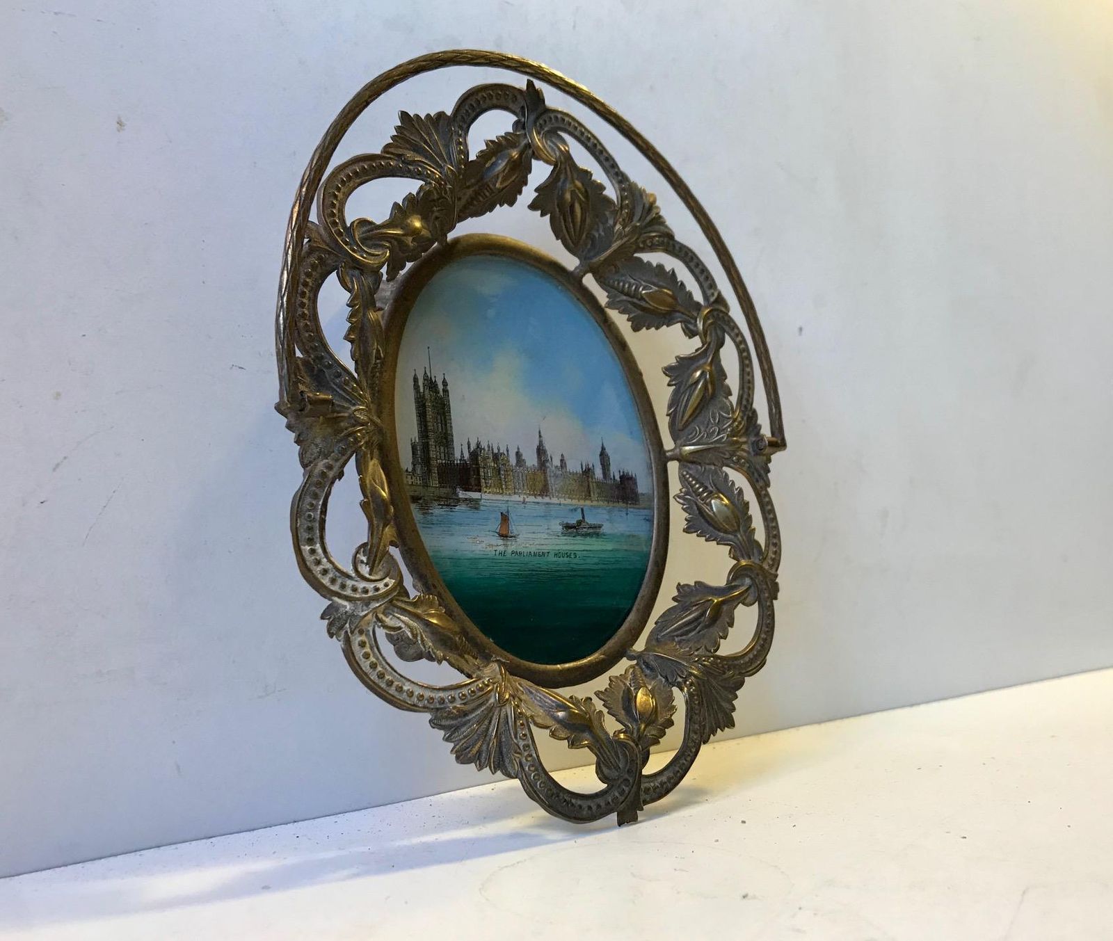 Victorian Novelty Brass Basket With Image Of The Parliament Houses, 19th Century photo Home Decor