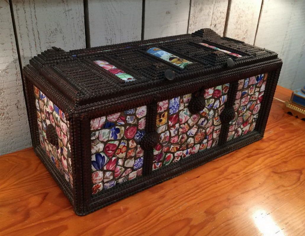 Very Nice And Unique Trump Art And English Broken Eathenware Pieces Box. End Of 19th Century photo vinterior