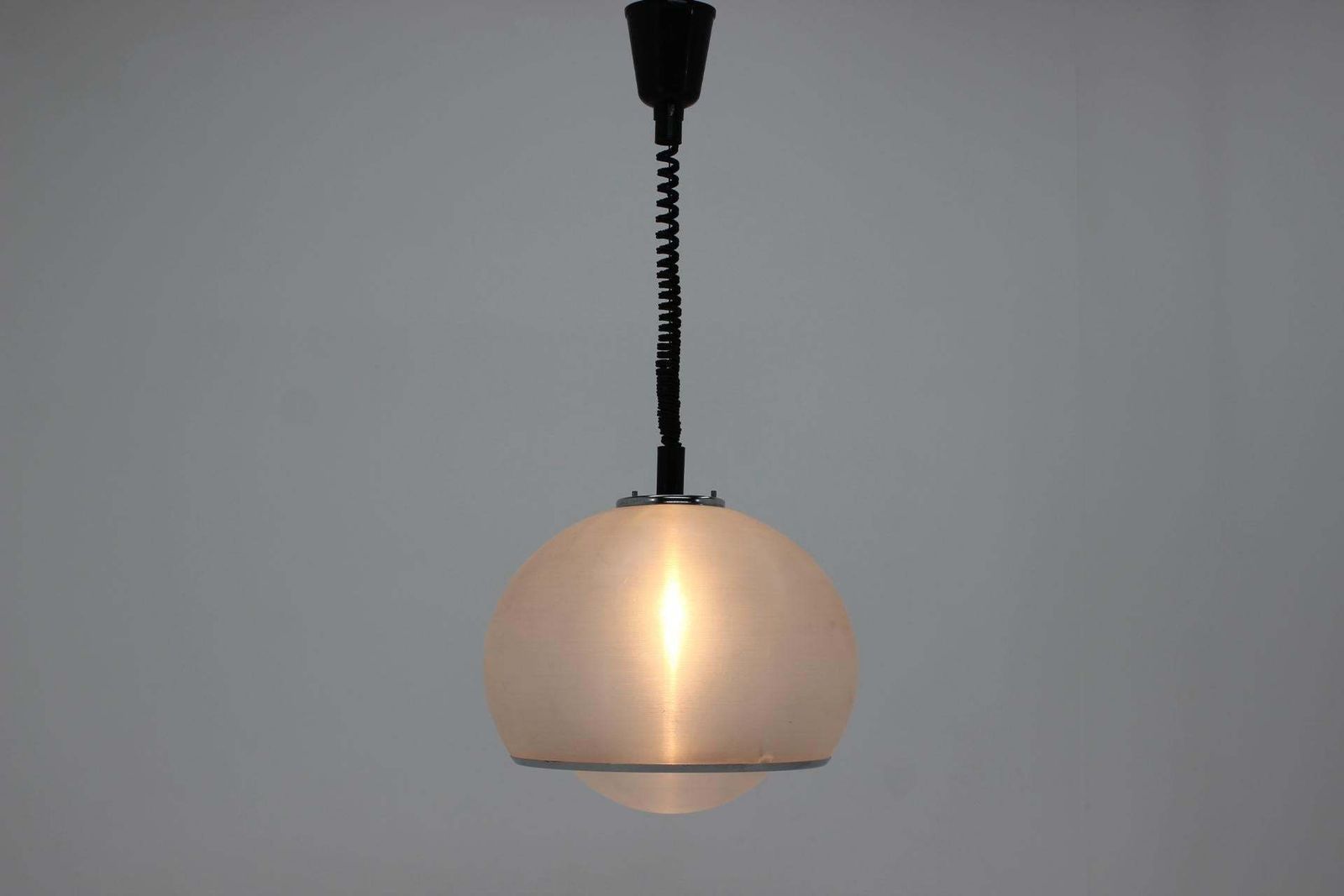 Mid-century hanglamp, ontwerp Harvey Guzzini, 1970 photo for sale