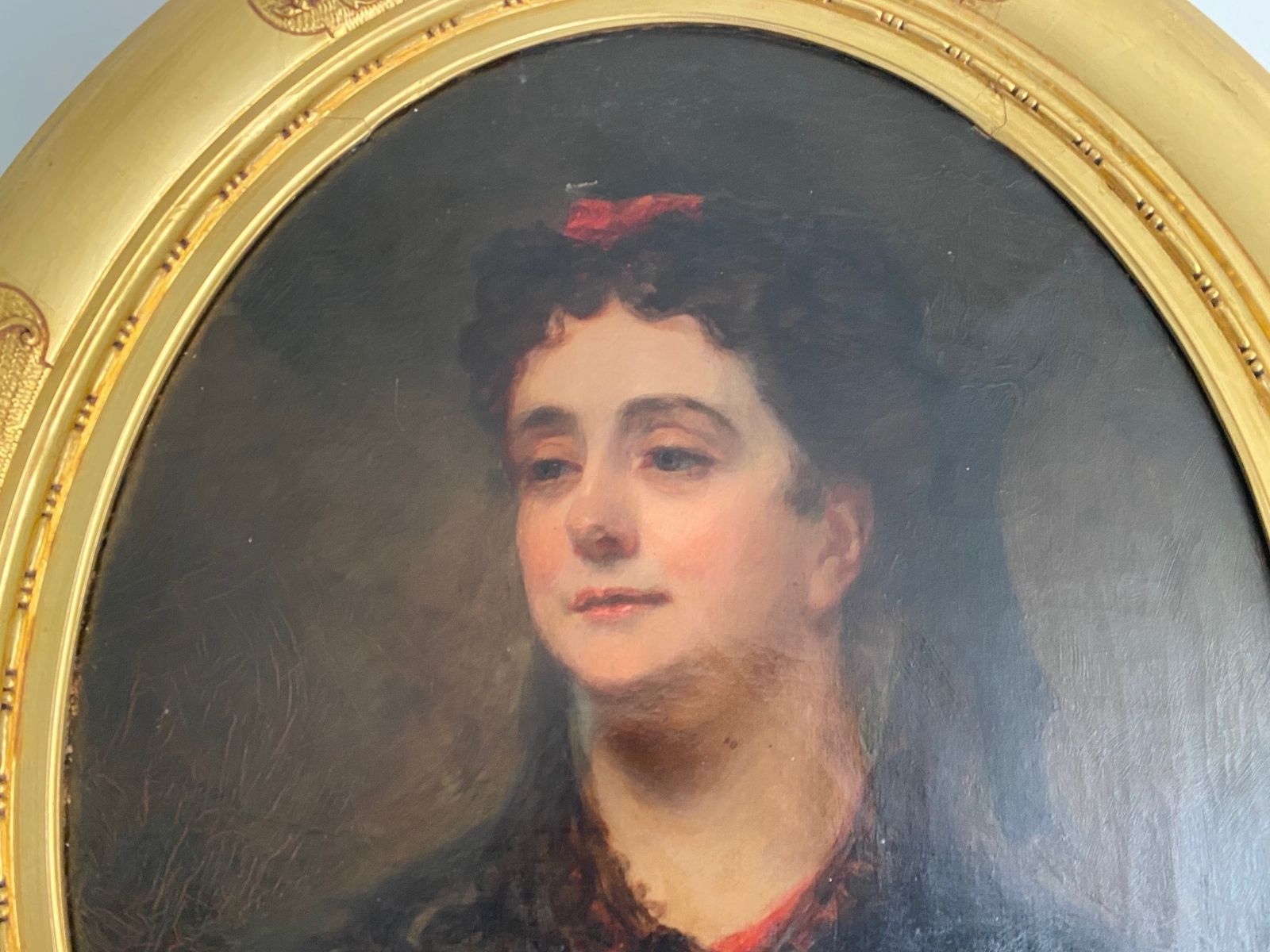 19th Century Oval Portrait Oil Painting Of Lady With Red Hair Ornament By German / Scottish Artist Otto Leyde R.S.A   R.S.W. (1835 1897) photo furniture