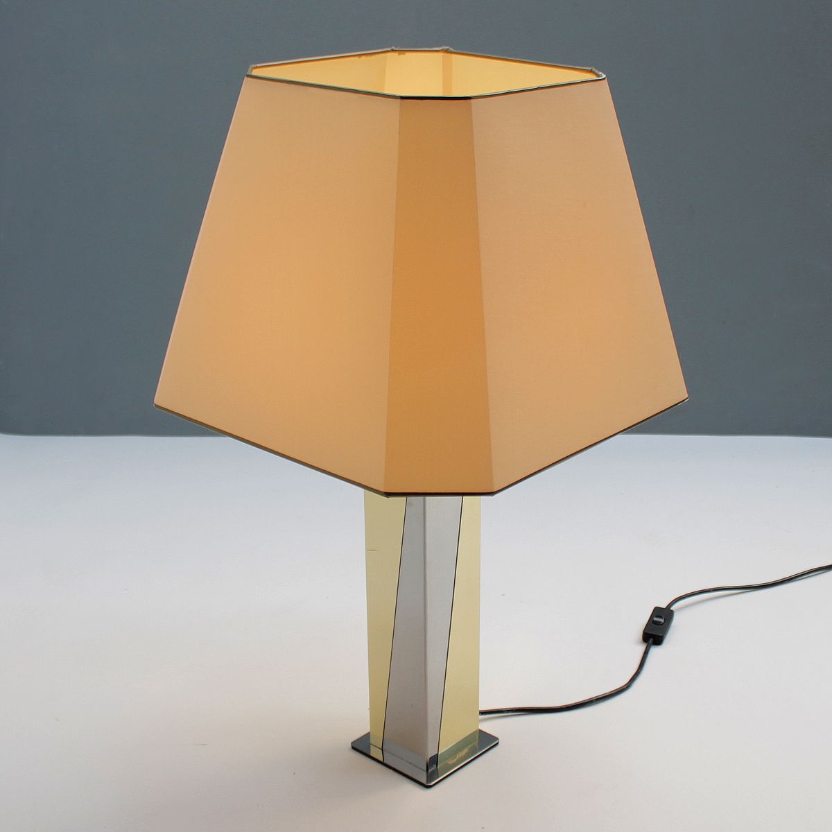 Architectonische Tafellamp In De Stijl Van Paul Evans photo furniture