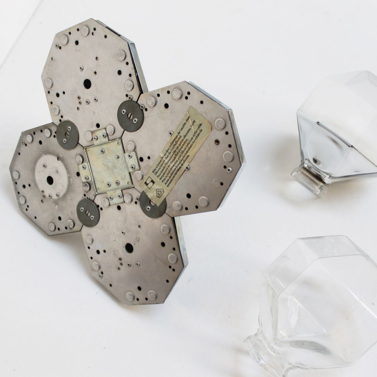 photo furniture Paar Motoko Ishii Lampen Voor Staff, Duitsland