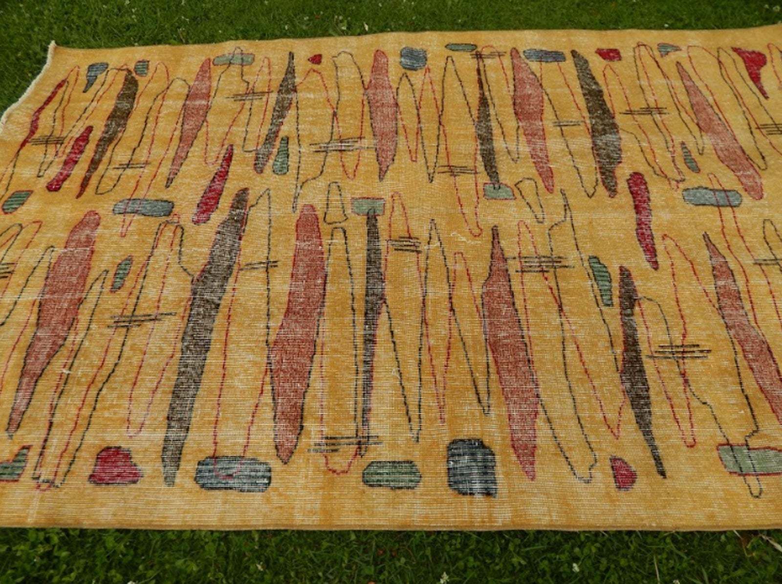 Vintage Zeki Müren Rug With A Modern Design   Turkish Art Deco Rug 5′ × 8′2″ photo vinterior
