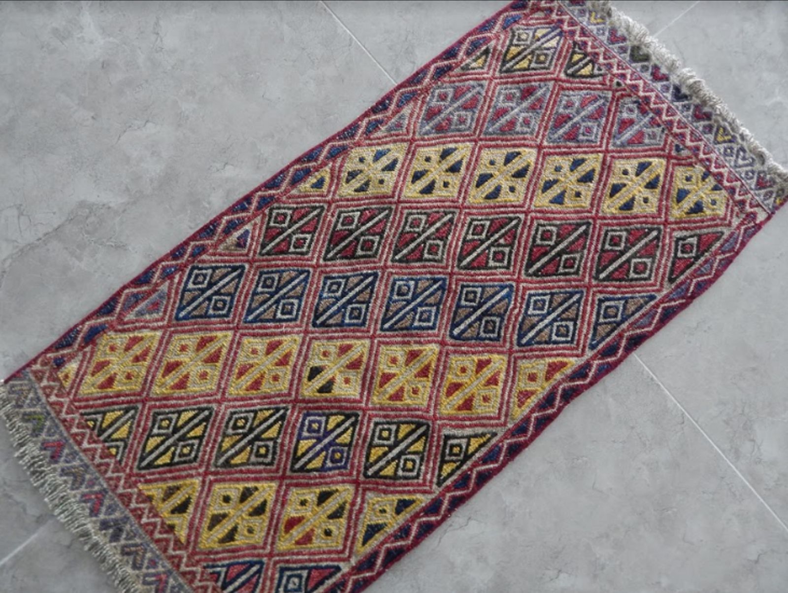 Vintage Turkse Yastik kleine vloerkleed, handgeknoopt, vervaagd, 1′5″ × 2′10″ photo for sale